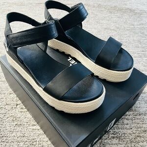NEW Sorel Cameron Flatform Sandal